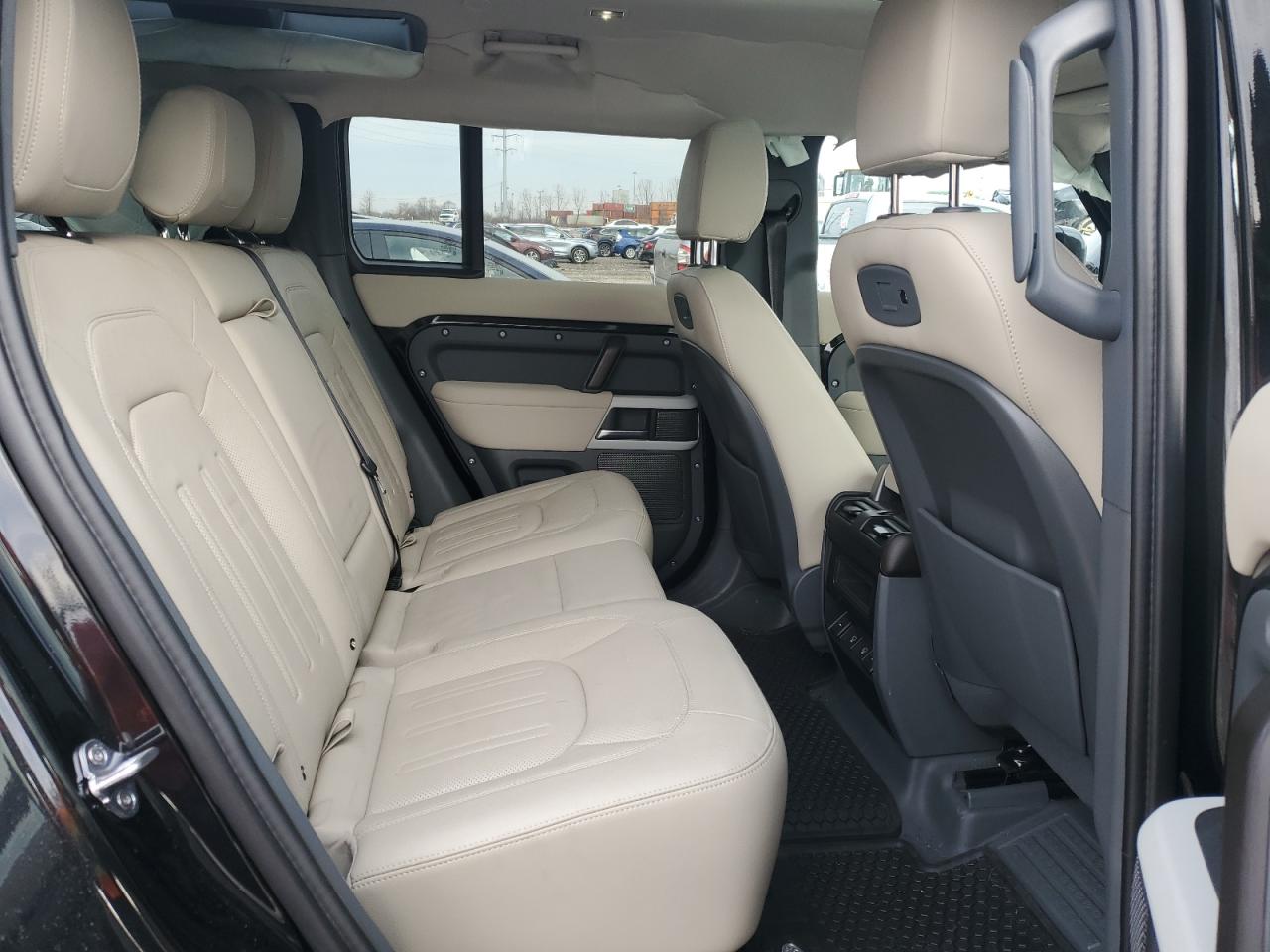 2022 Land Rover Defender - Image 11