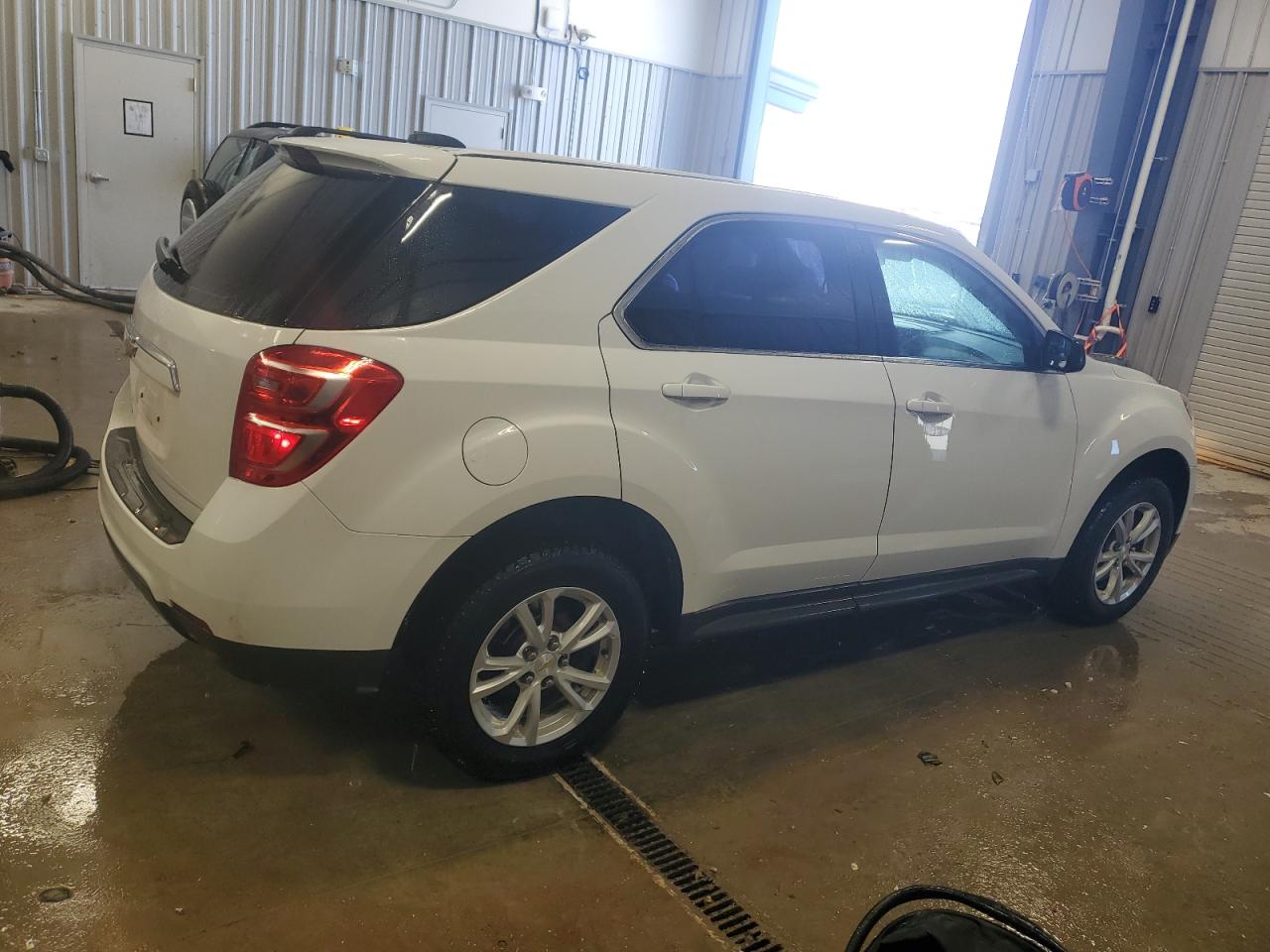 2017 Chevrolet Equinox - Image 3