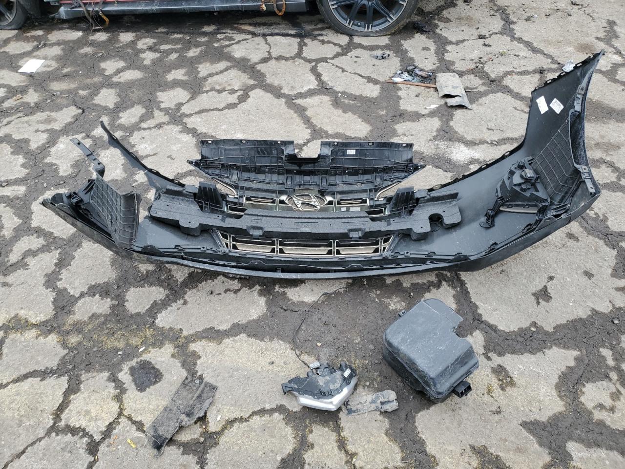 2019 Hyundai Elantra - Image 12
