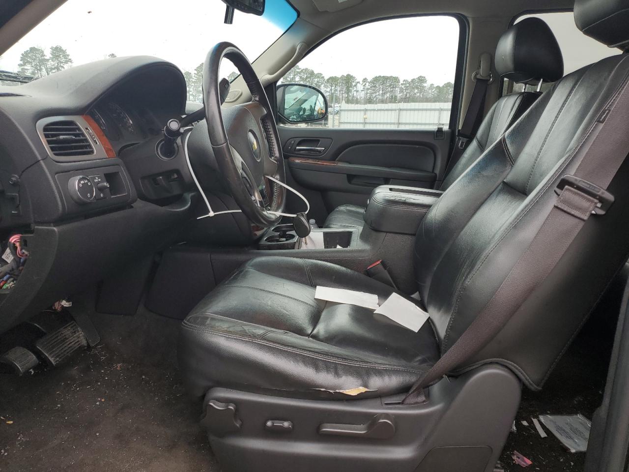 2014 Chevrolet Suburban - Image 7