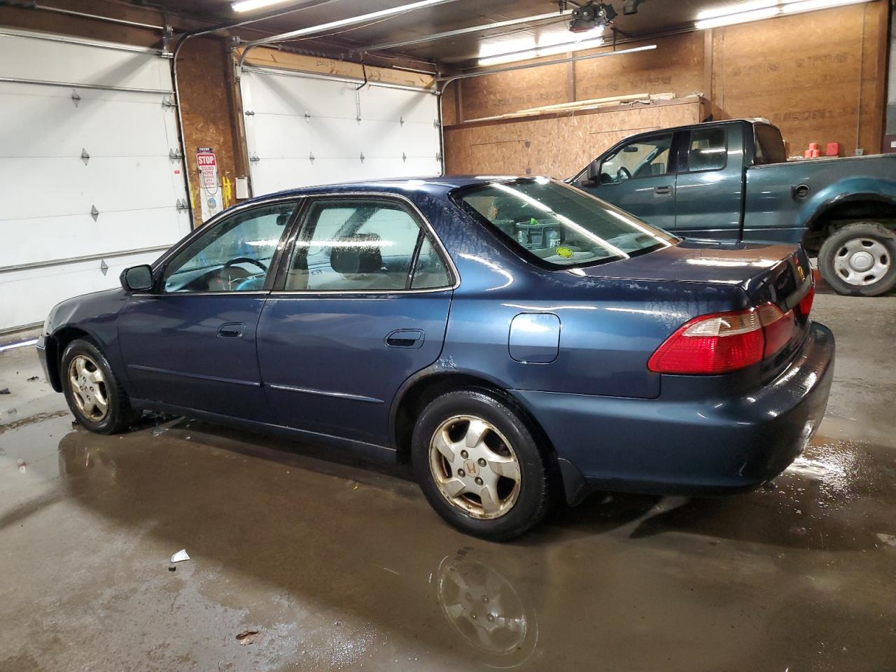 2000 Honda Accord - Image 2