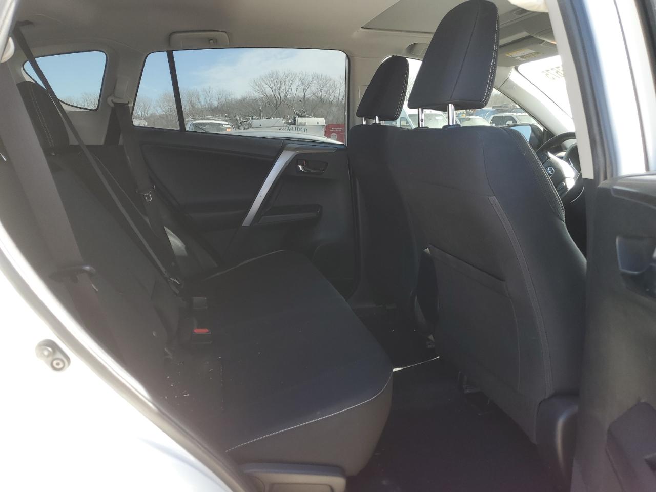 2018 Toyota RAV 4 - Image 12