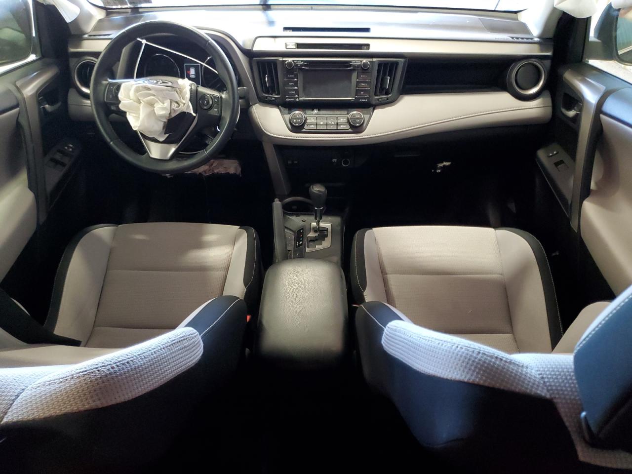 2016 Toyota RAV 4 - Image 8