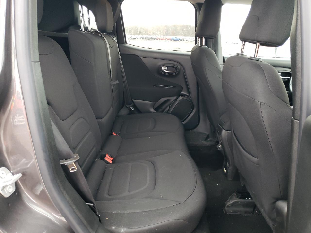 2021 Jeep Renegade - Image 12