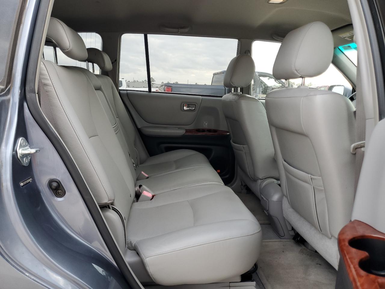 2005 Toyota Highlander - Image 11