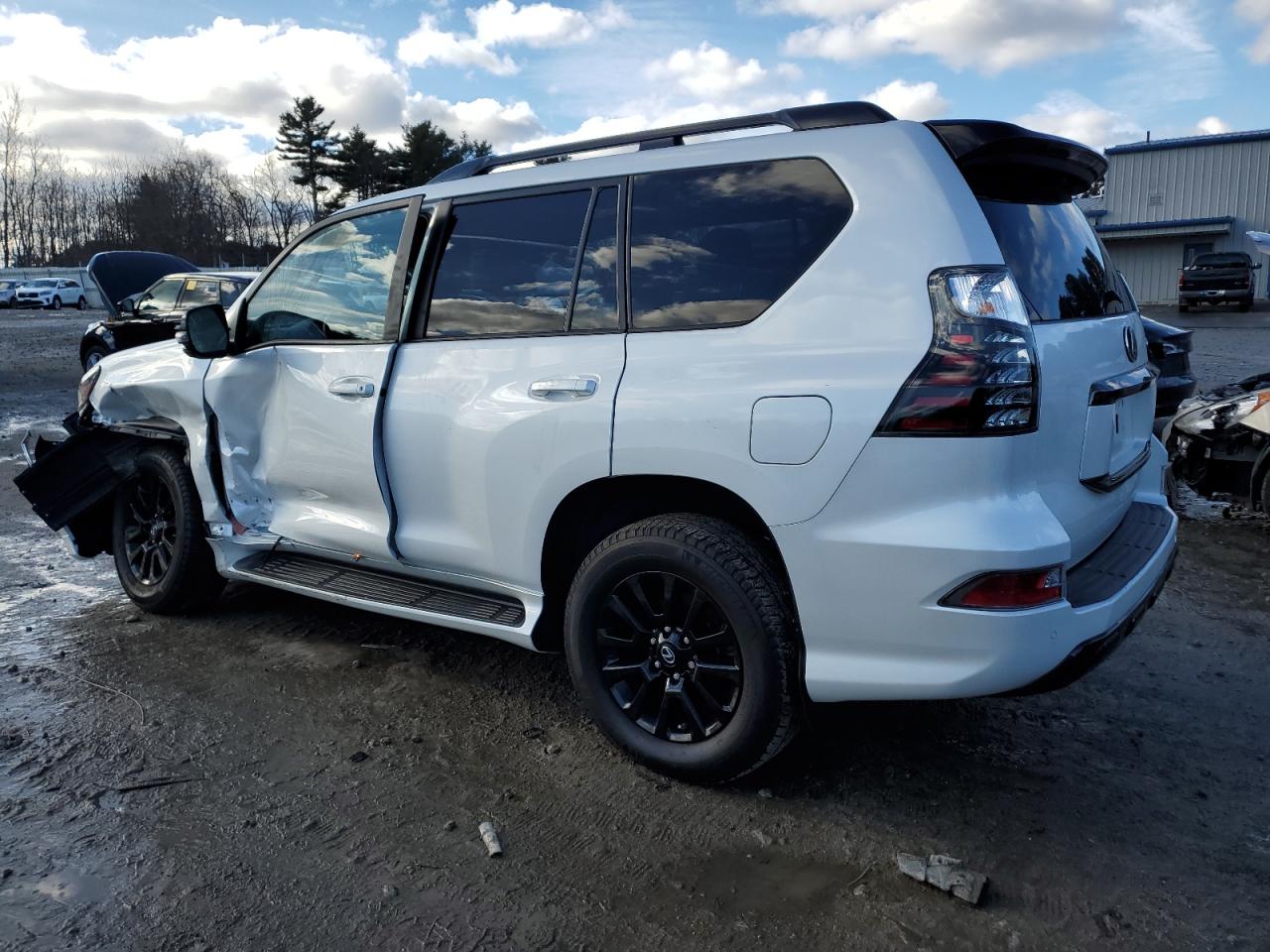 2023 Lexus GX - Image 2