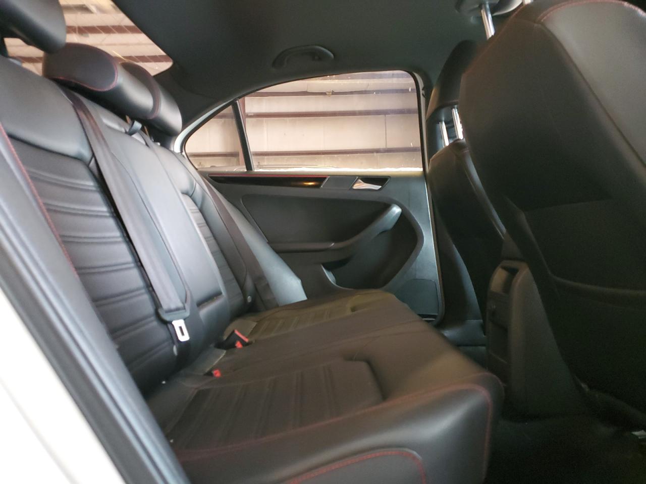 2016 Volkswagen Jetta - Image 10