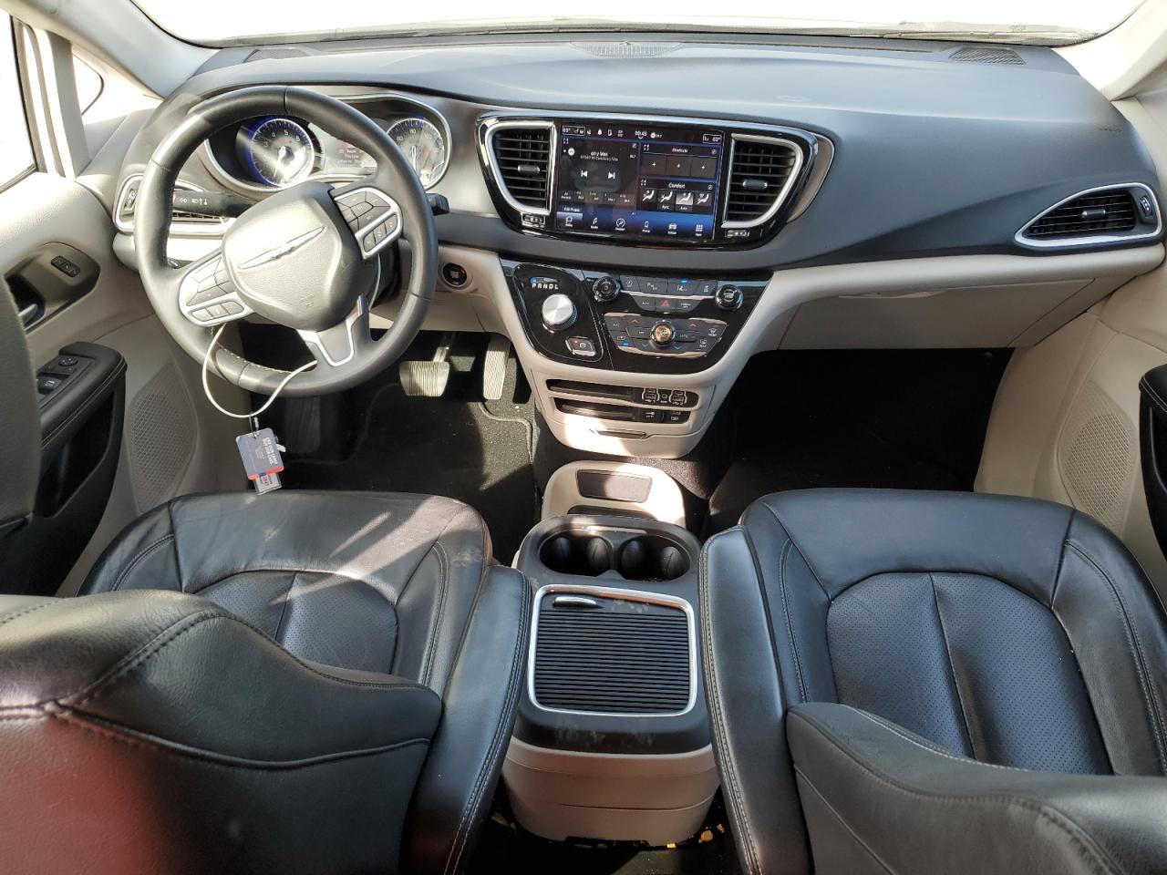 2022 Chrysler Pacifica - Image 8