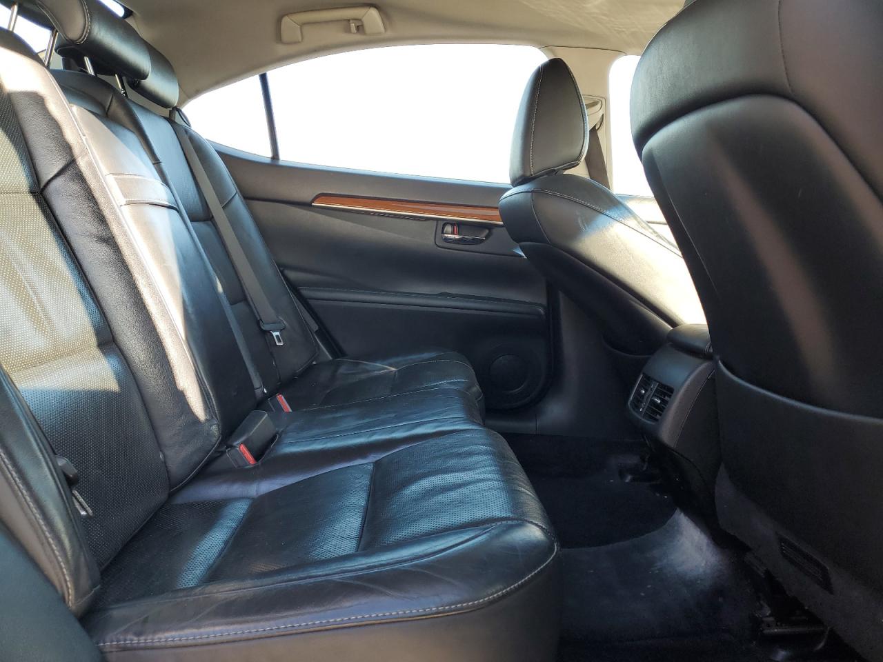 2014 Lexus ES - Image 10