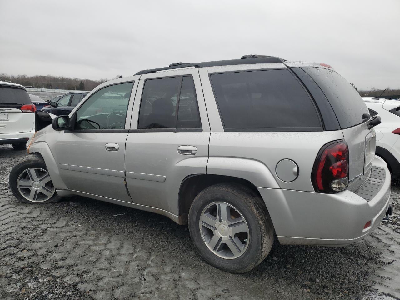 2007 Chevrolet TrailBlazer - Image 2