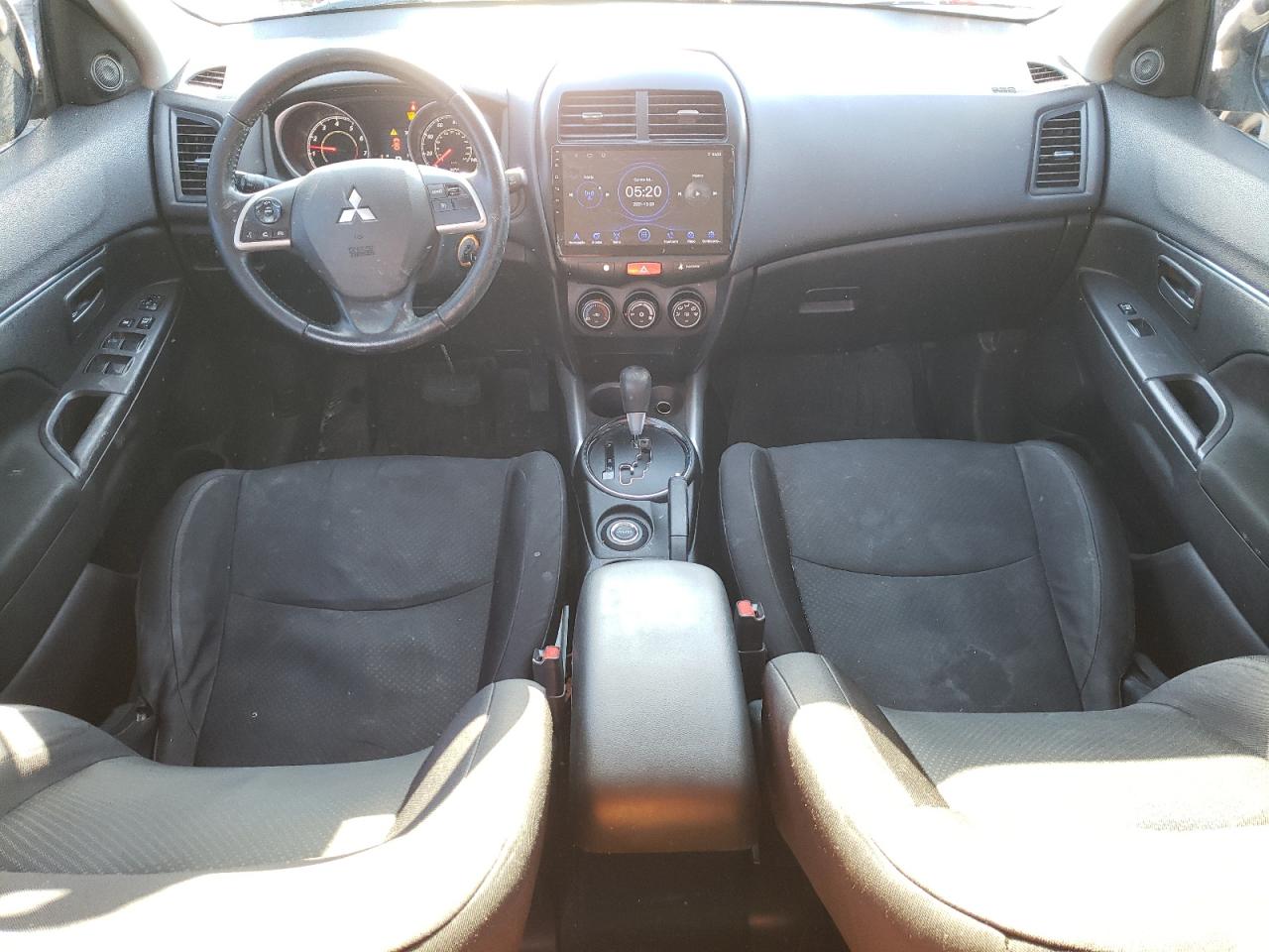 2014 Mitsubishi Outlander - Image 8