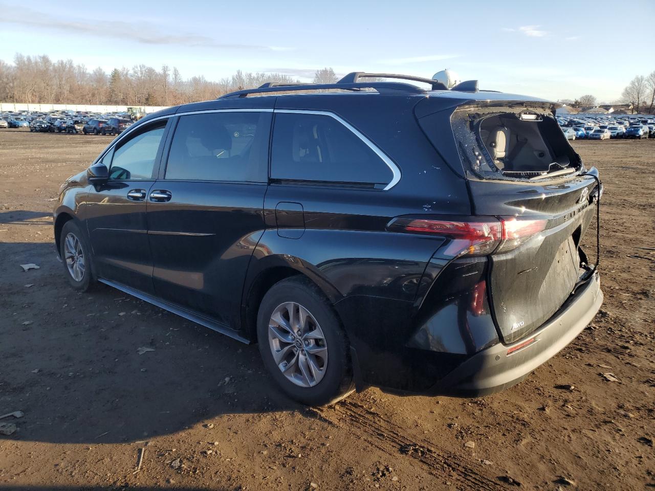 2022 Toyota Sienna - Image 2