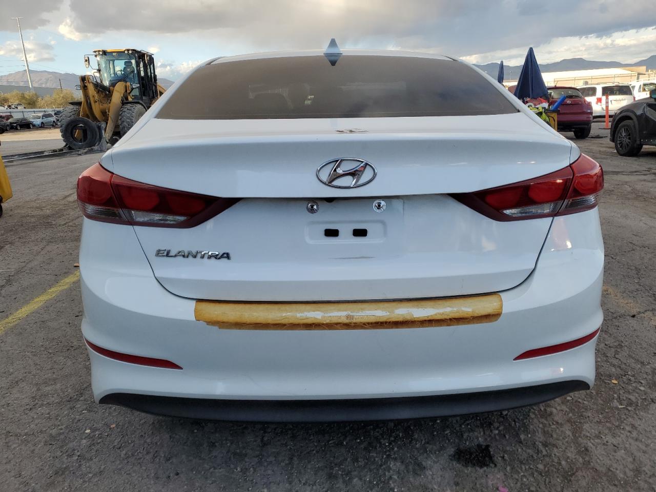 2017 Hyundai Elantra - Image 6