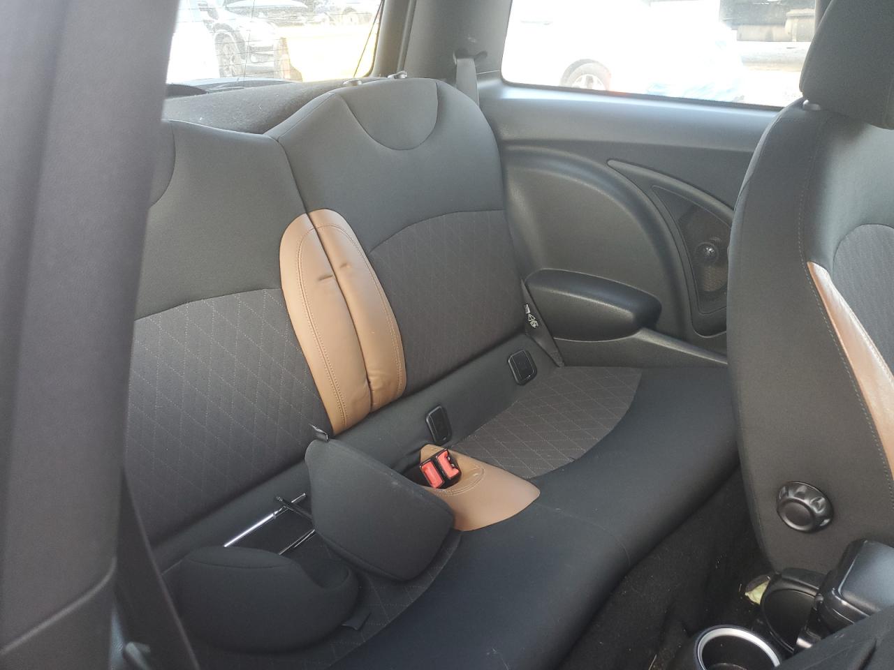 2011 MINI Cooper - Image 10