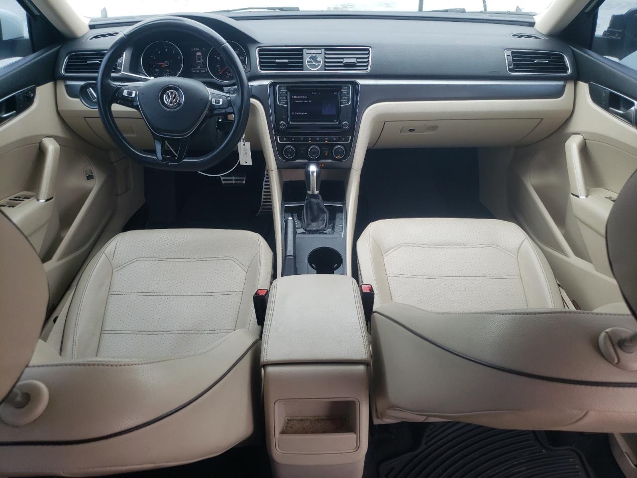 2017 Volkswagen Passat - Image 8