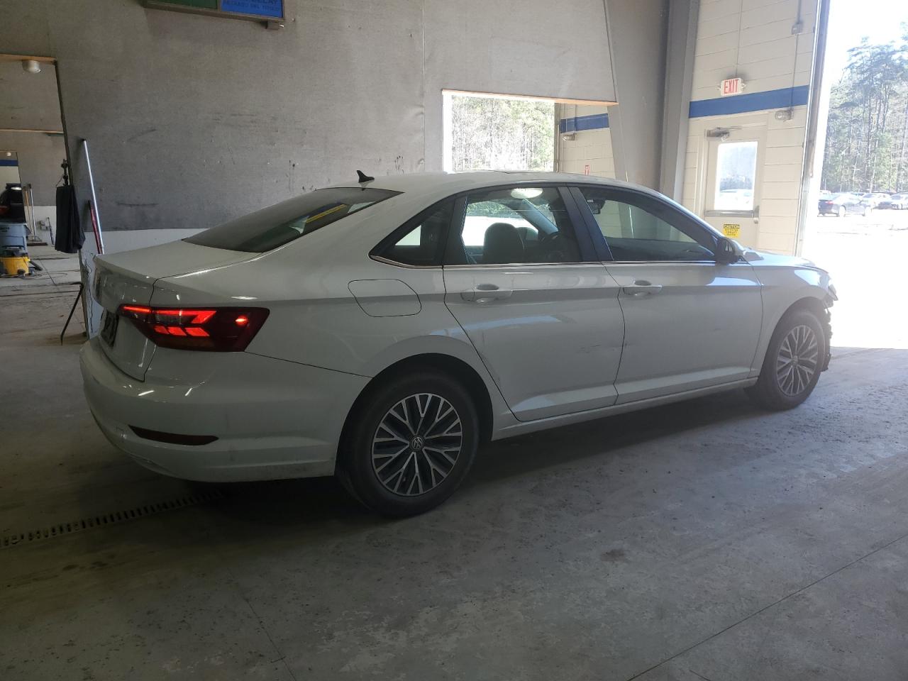 2019 Volkswagen Jetta - Image 3