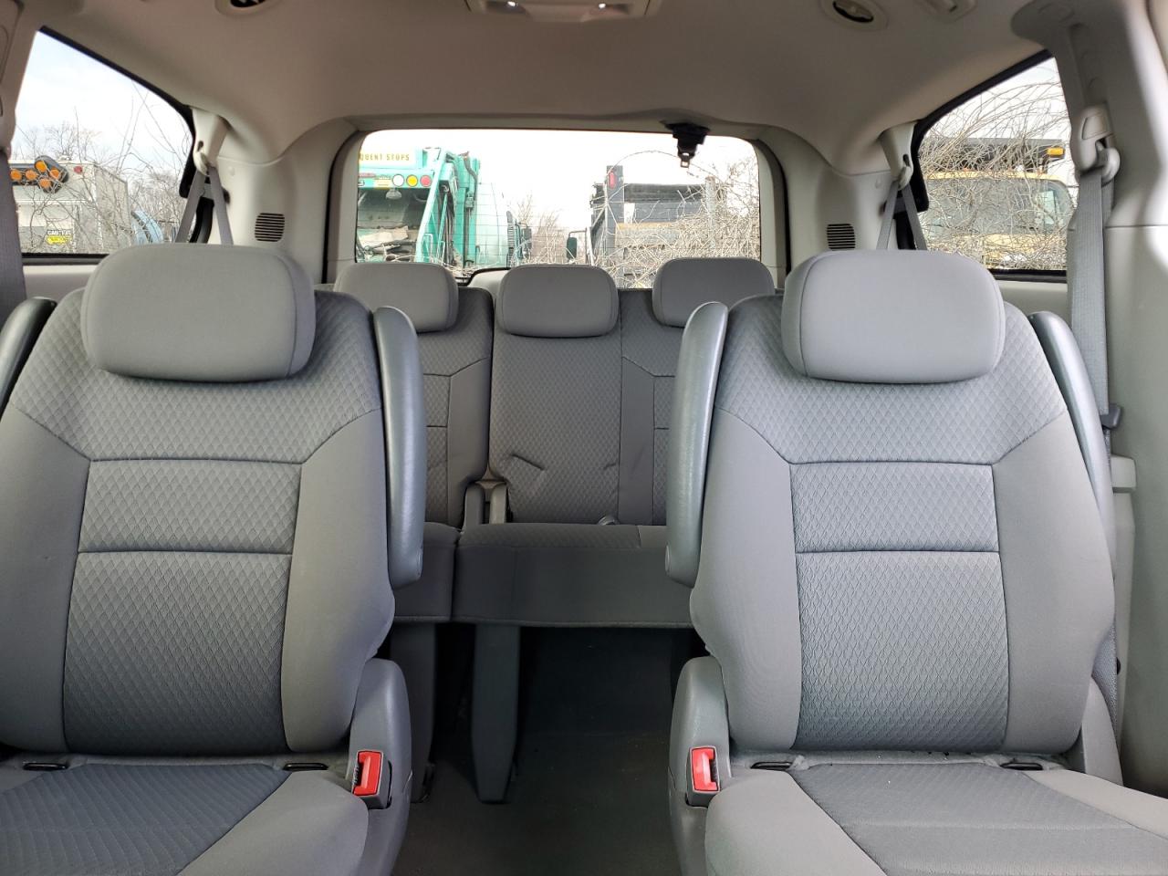 2010 Dodge Caravan - Image 10
