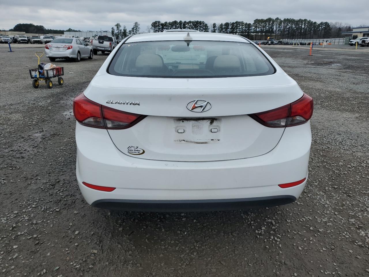 2016 Hyundai Elantra - Image 6
