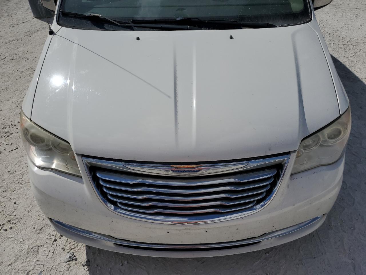 2012 Chrysler Town & Country - Image 12
