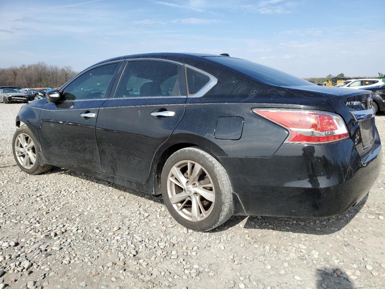 2015 Nissan Altima - Image 2