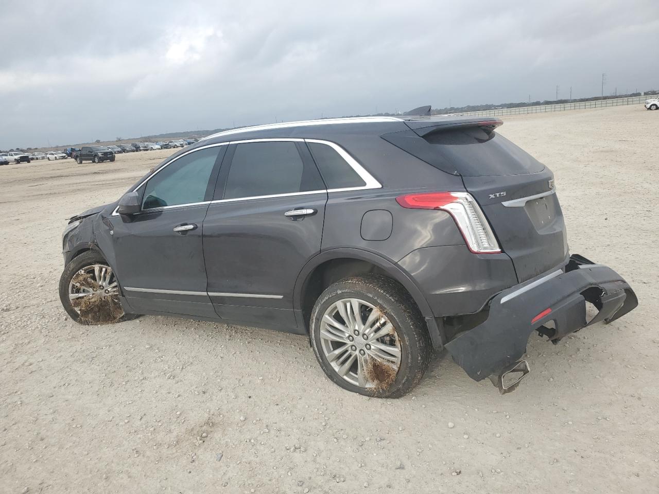 2017 Cadillac XT5 - Image 2