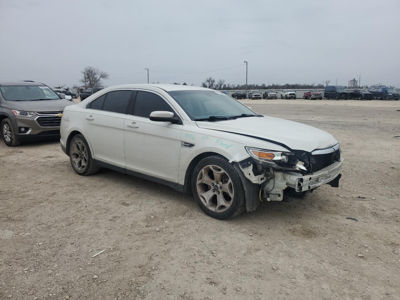 2010 Ford Taurus - Image 4
