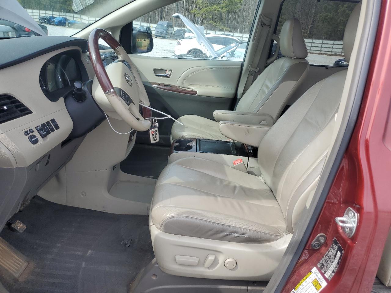 2011 Toyota Sienna - Image 7