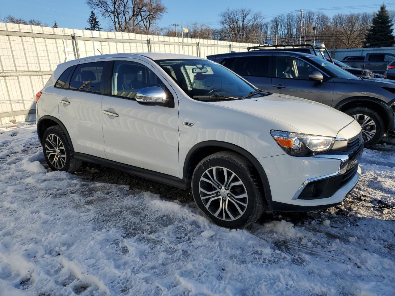 2016 Mitsubishi Outlander - Image 4