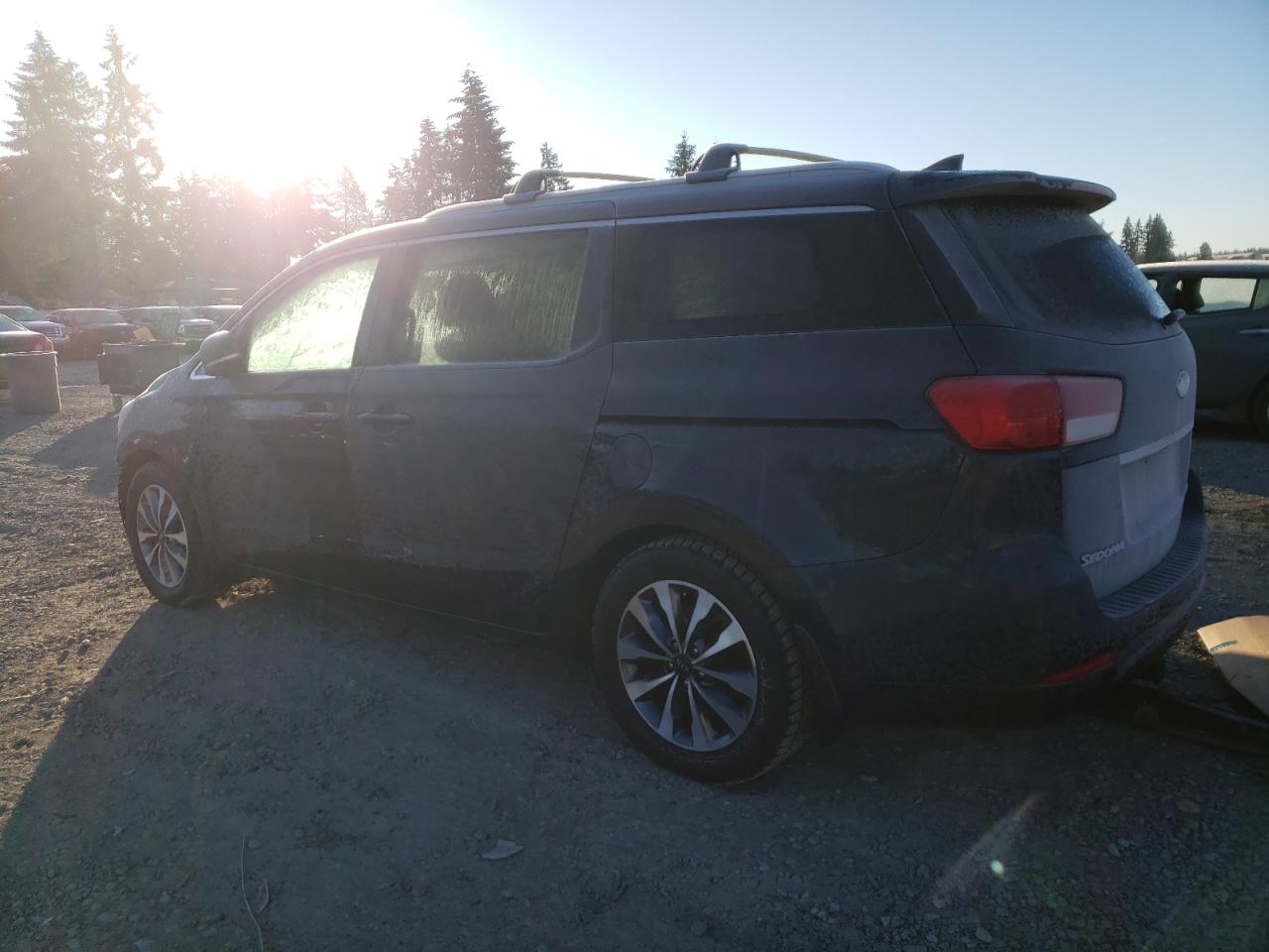 2015 Kia Sedona - Image 2