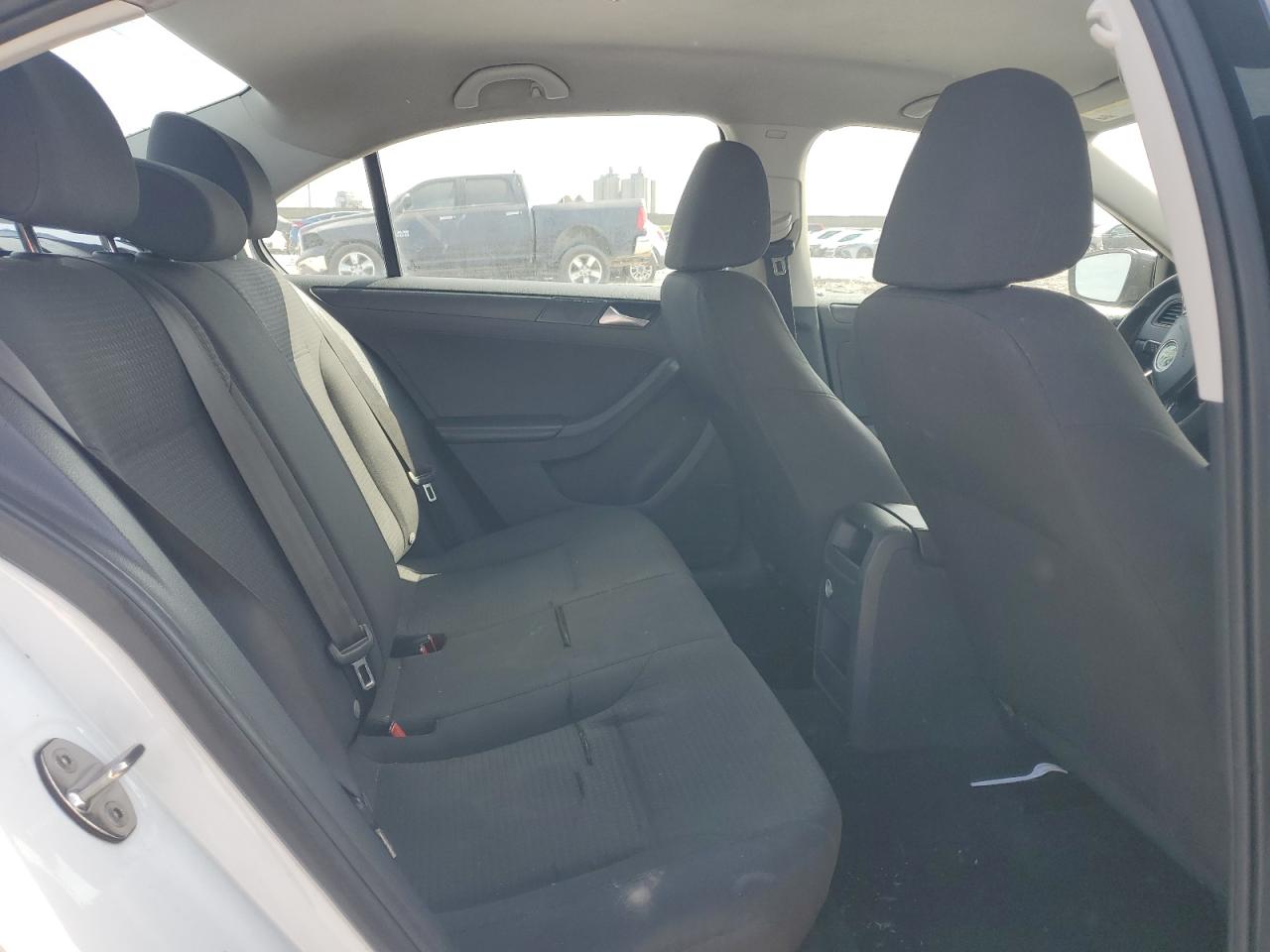 2016 Volkswagen Jetta - Image 10