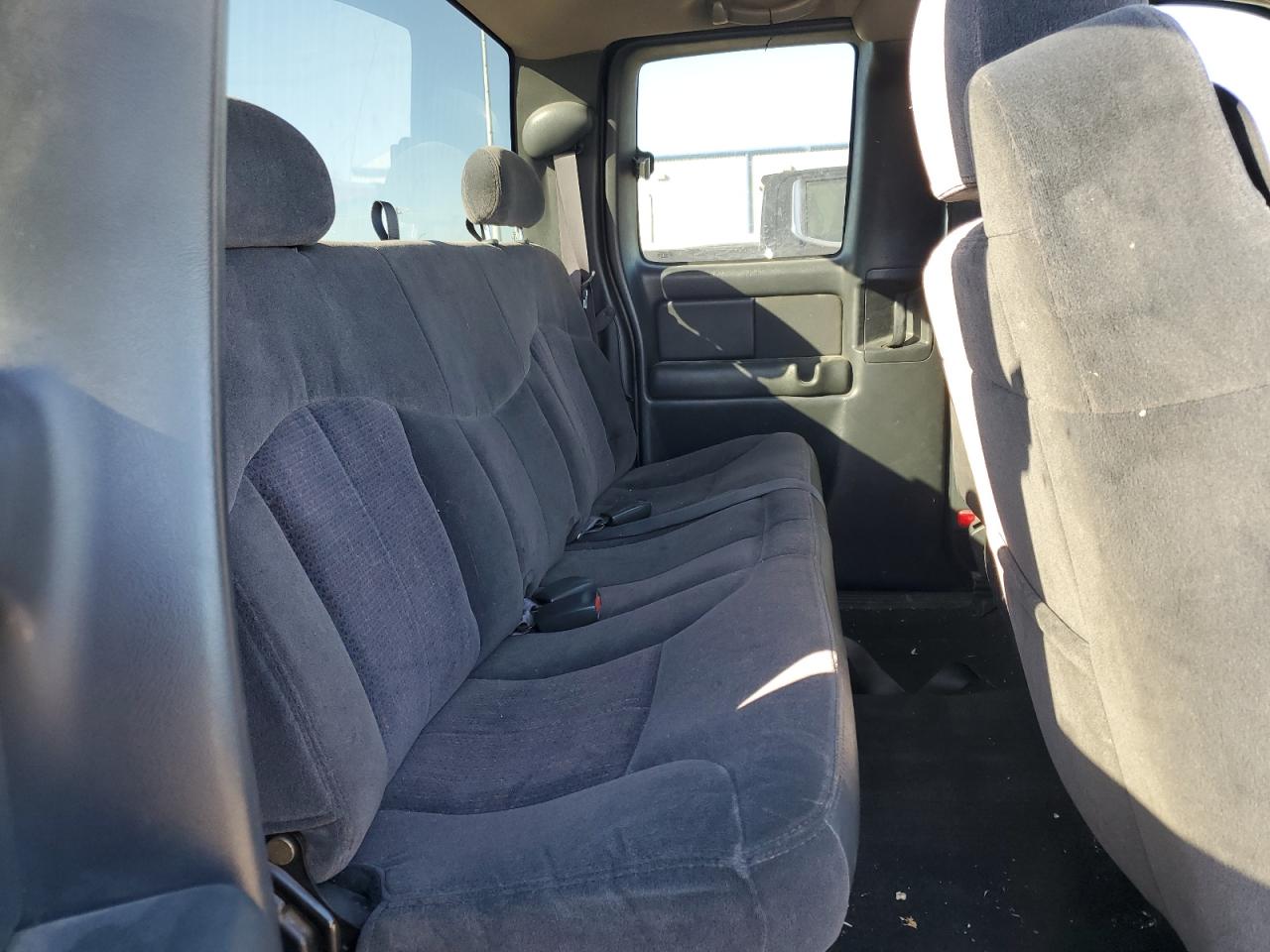 2002 Chevrolet Silverado - Image 10