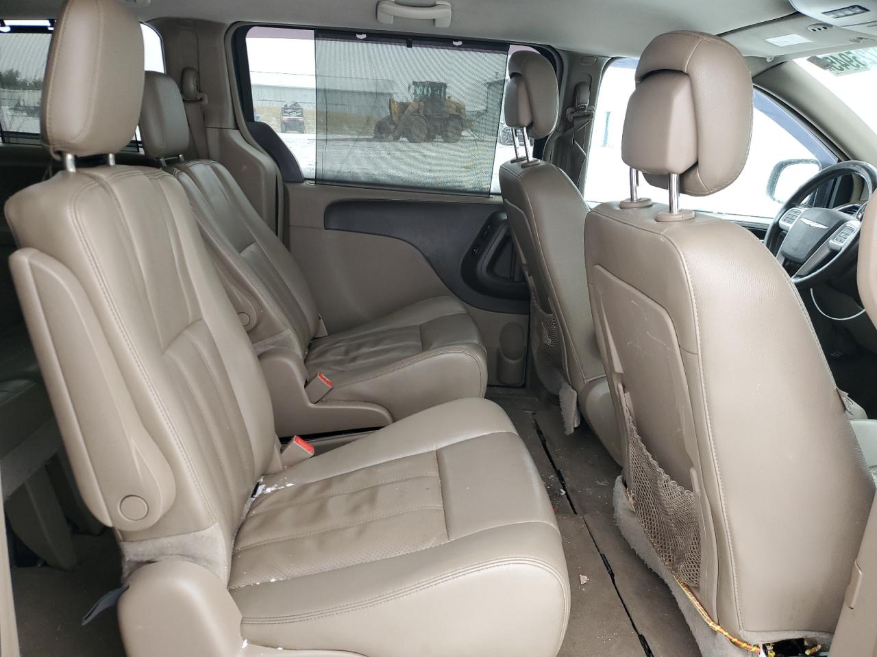 2014 Chrysler Town & Country - Image 11