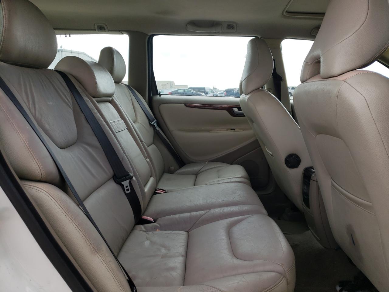 2005 Volvo V70 - Image 10