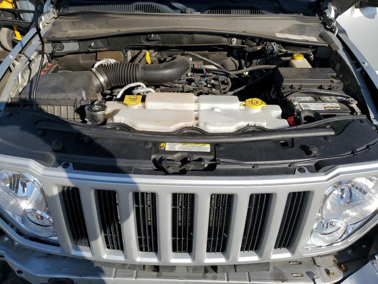 2012 Jeep Liberty (North America) - Image 12