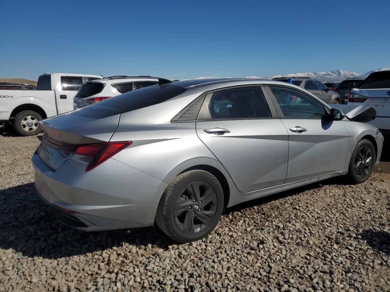2022 Hyundai Elantra - Image 3