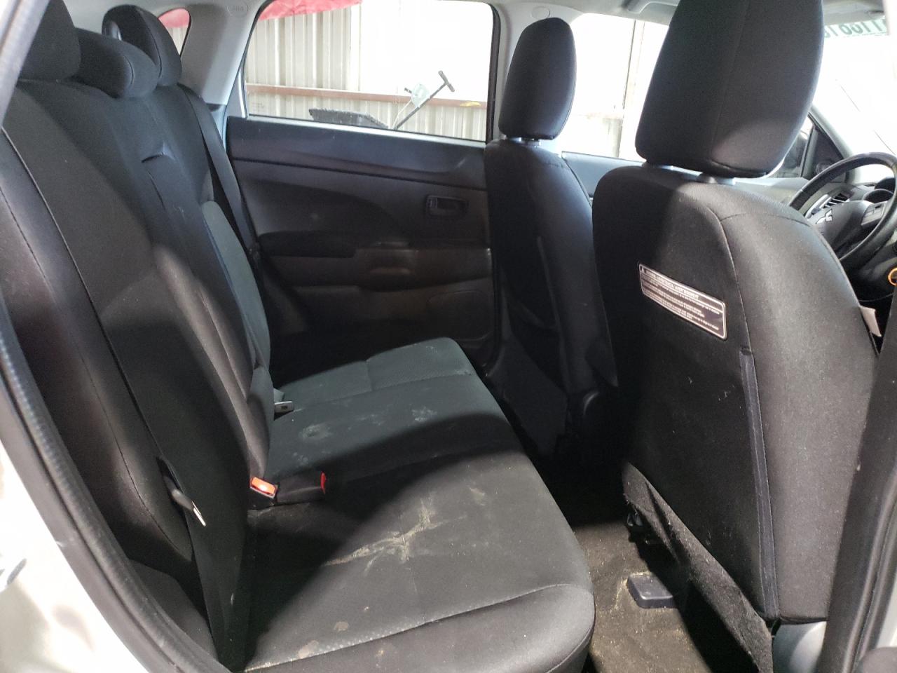 2015 Mitsubishi Outlander - Image 11