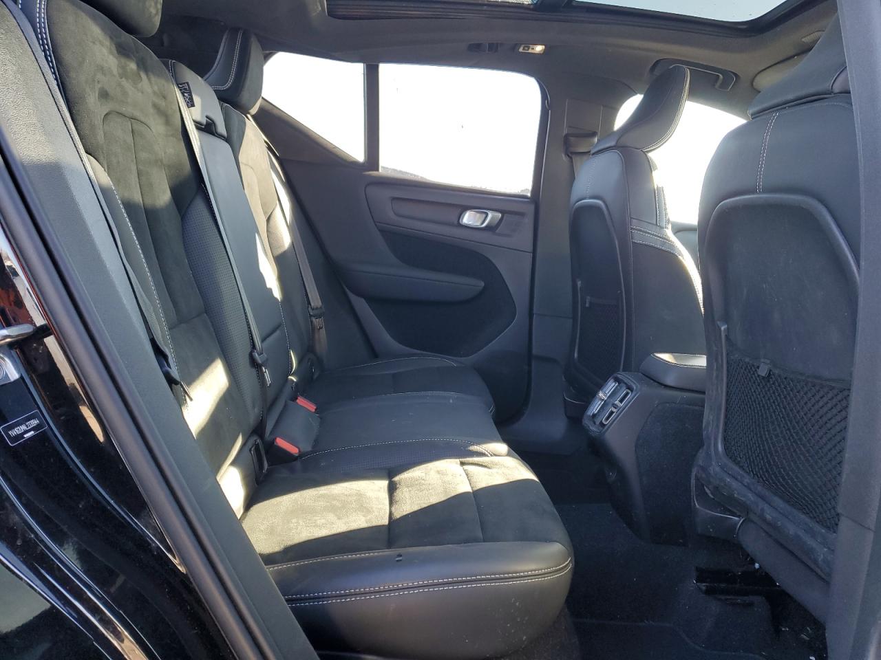 2020 Volvo XC40 - Image 11