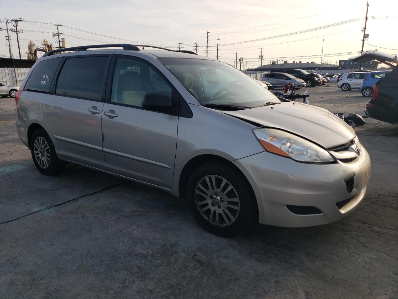 2010 Toyota Sienna - Image 4
