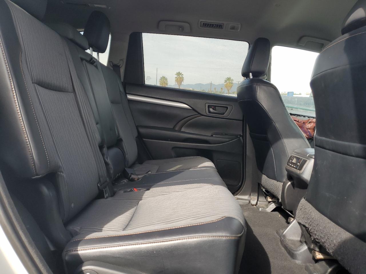 2015 Toyota Highlander - Image 11