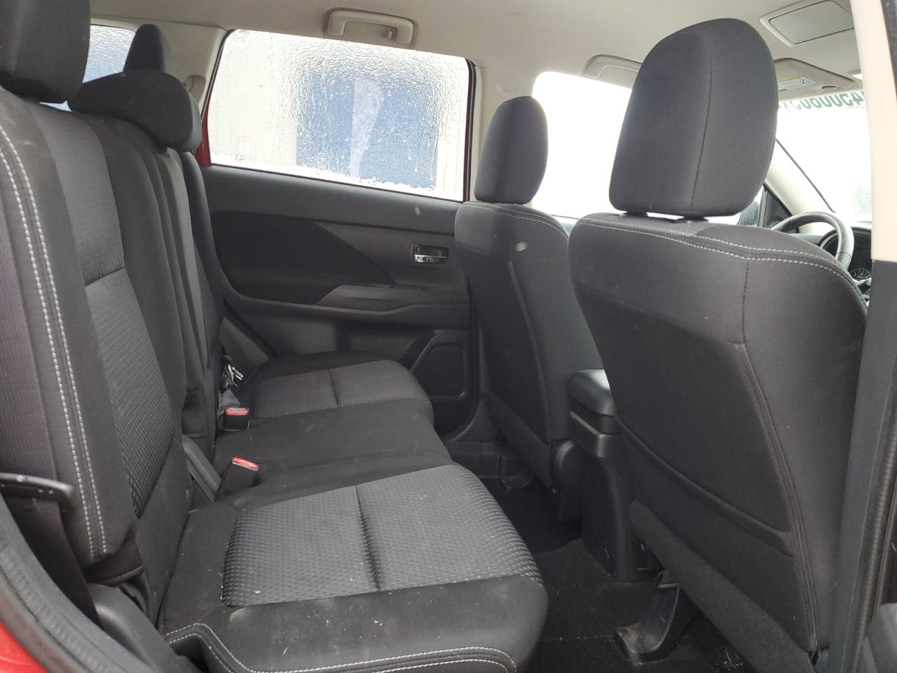2016 Mitsubishi Outlander - Image 11