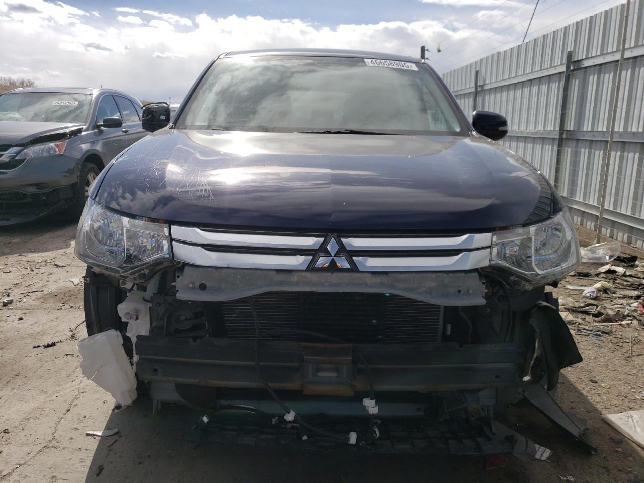 2015 Mitsubishi Outlander - Image 5