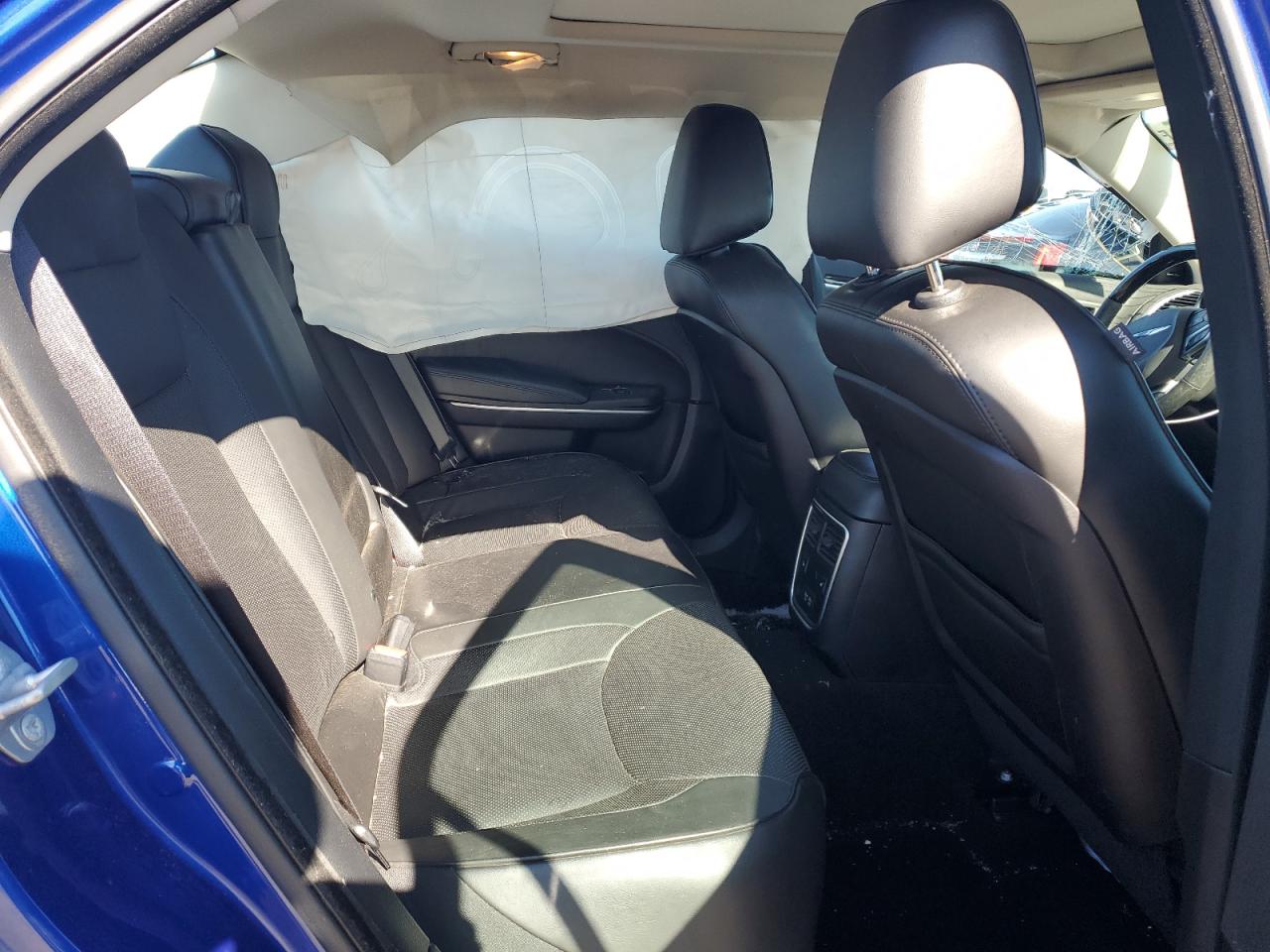 2019 Chrysler 300 - Image 10