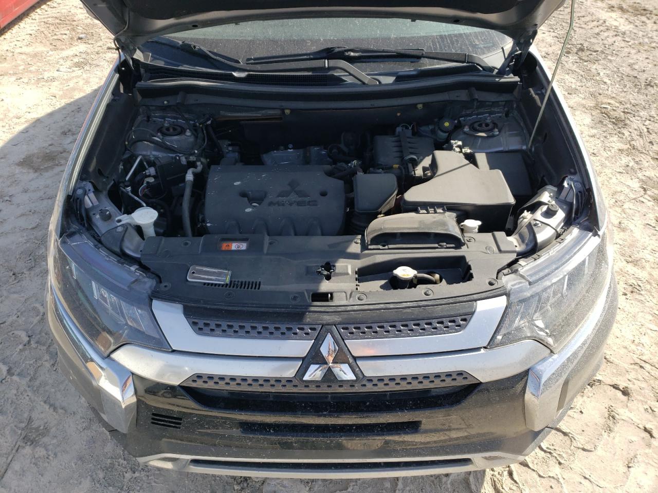 2019 Mitsubishi Outlander - Image 12