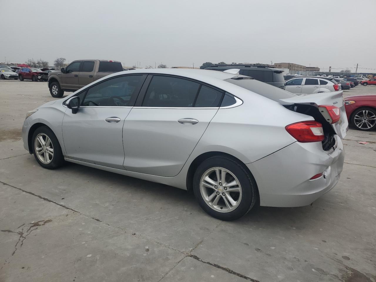 2016 Chevrolet Cruze - Image 2