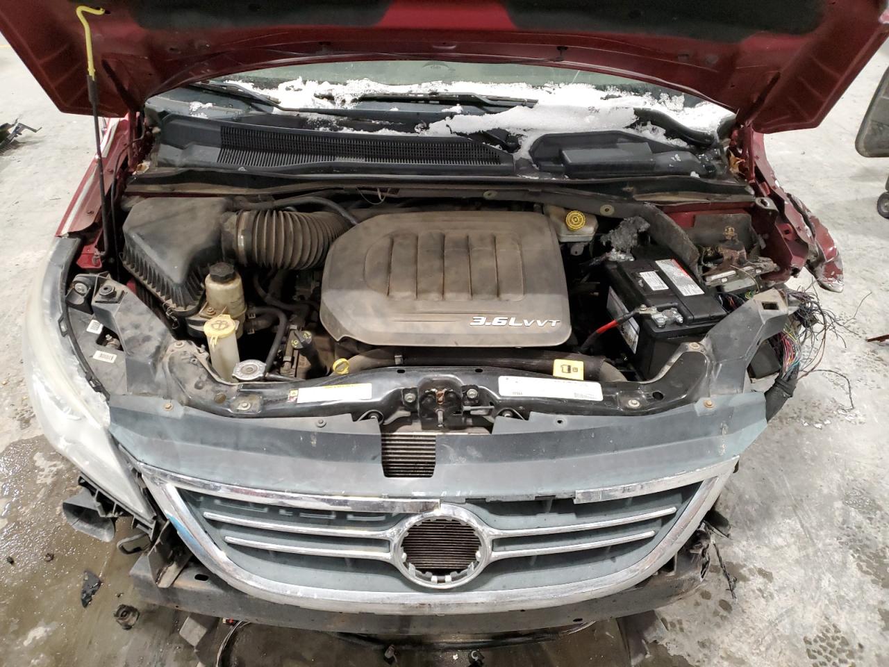 2012 Volkswagen Routan - Image 12