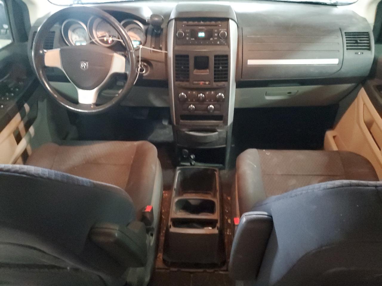 2010 Dodge Caravan - Image 8