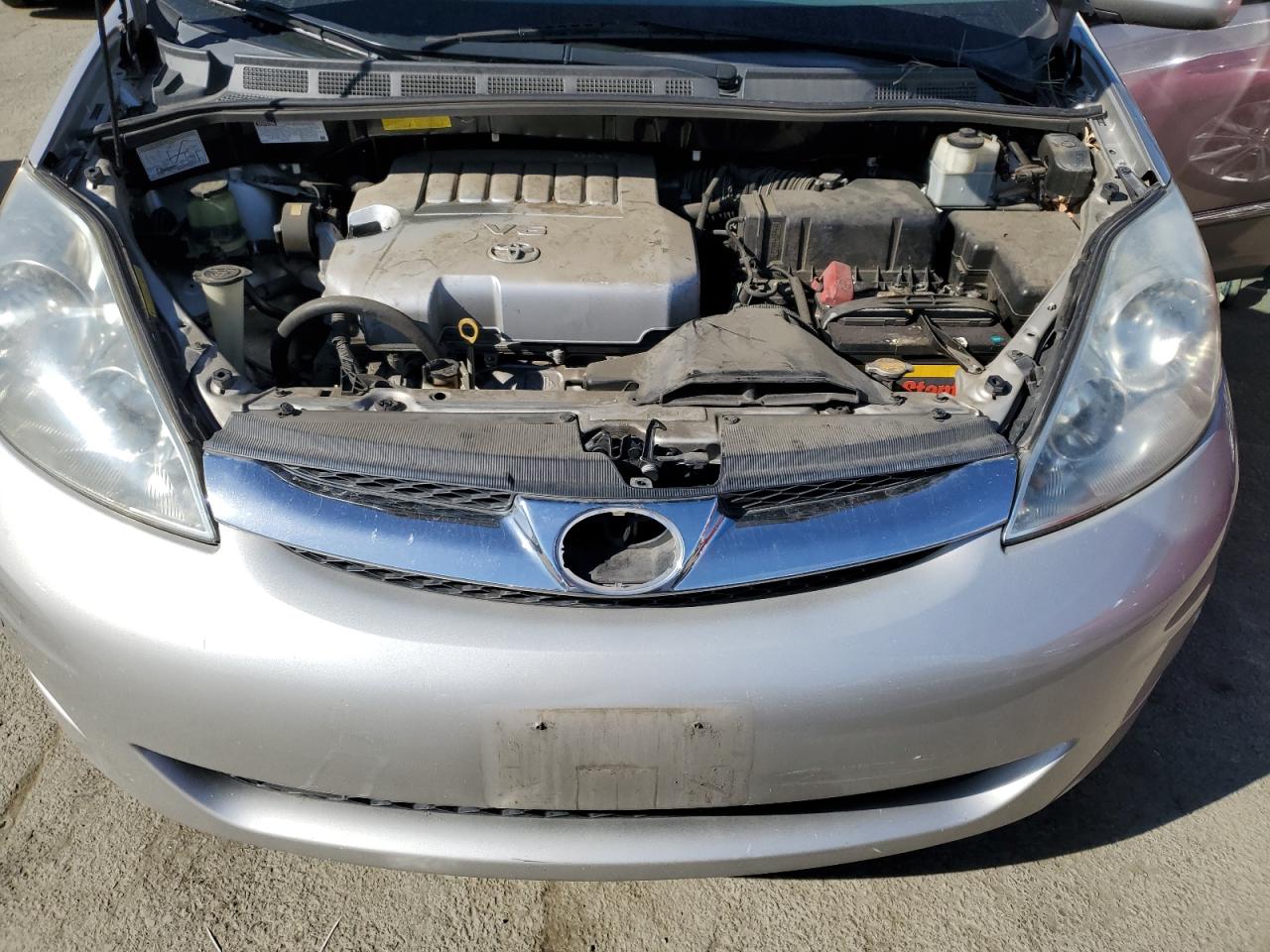 2009 Toyota Sienna - Image 12