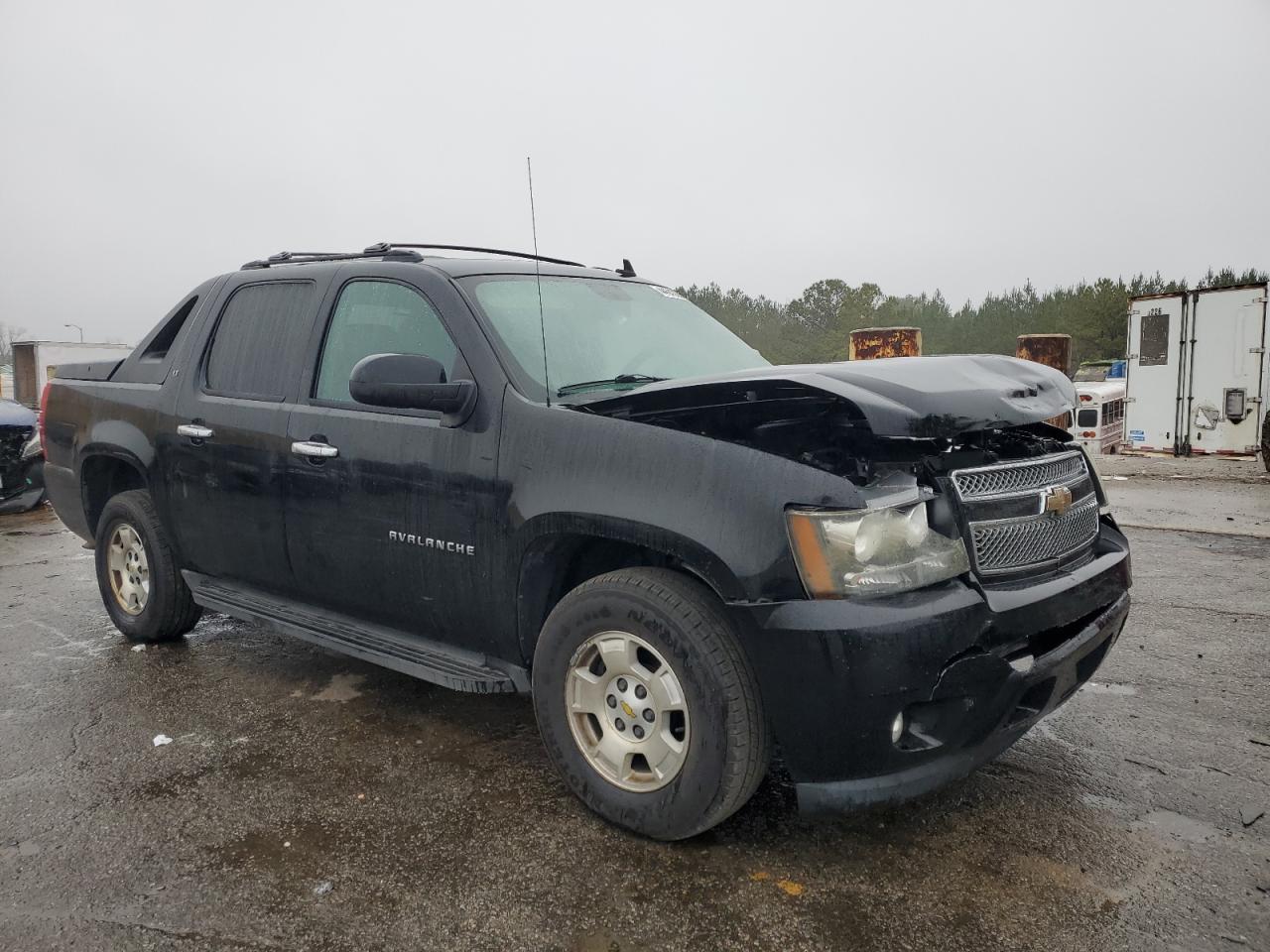 2011 Chevrolet Avalanche - Image 4