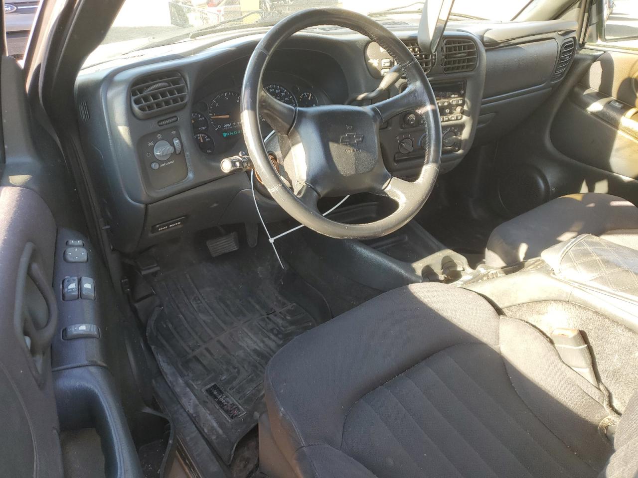 2003 Chevrolet S-10 Pickup - Image 8