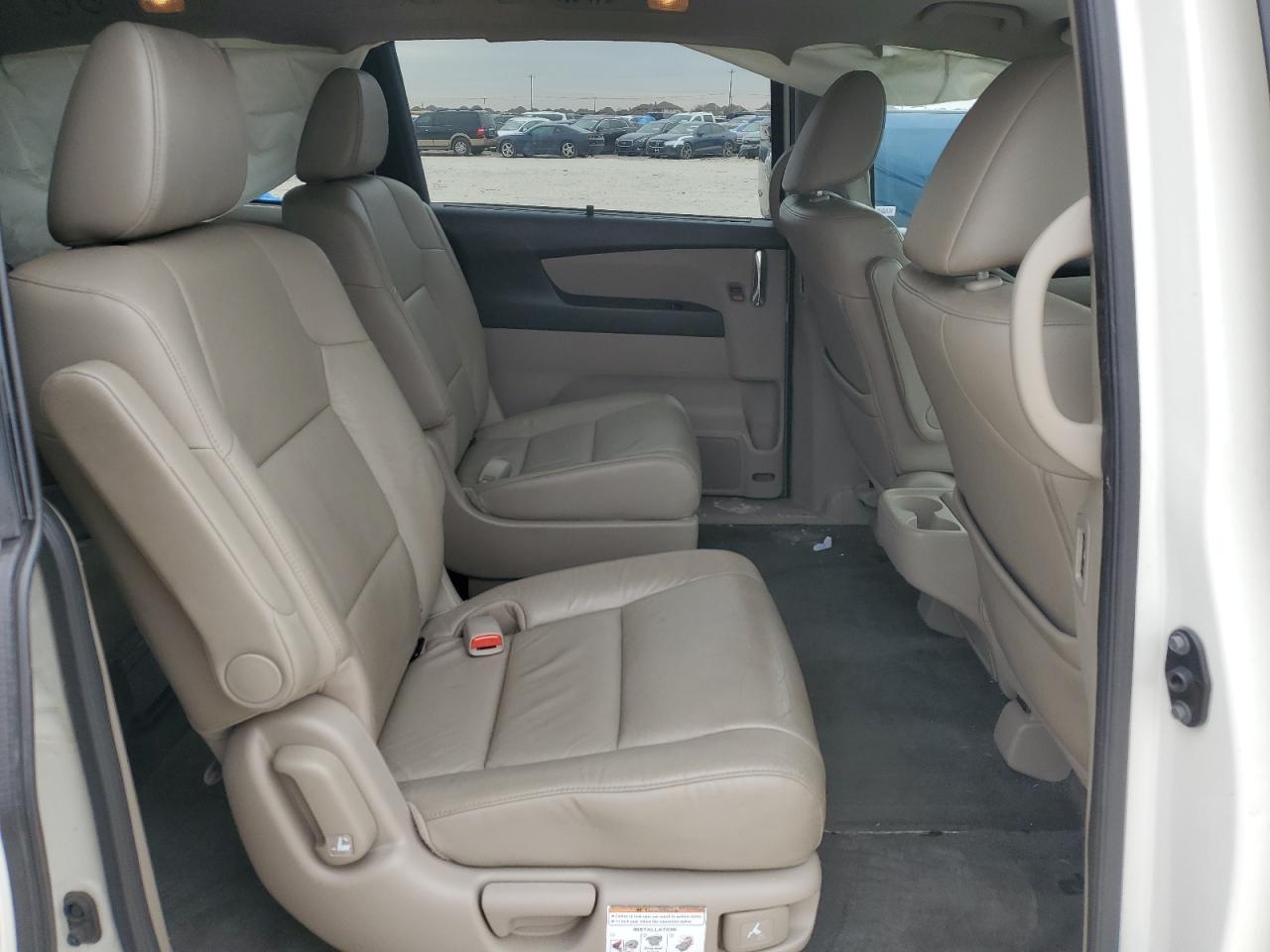 2016 Honda Odyssey - Image 11